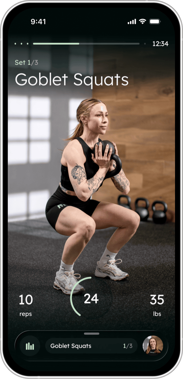 A live Farren session screen from Carling Harps's plan, showing the current exercise with reps, weight and a rest timer.